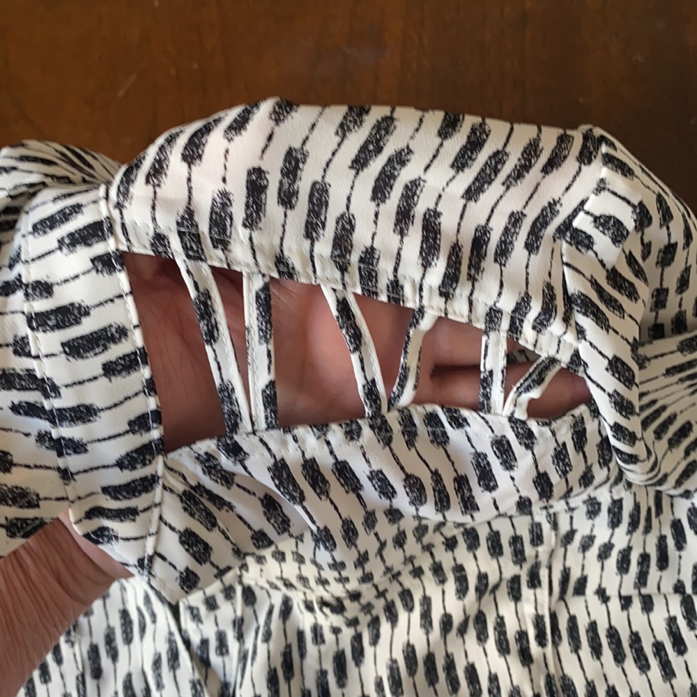 24:03 - Candies Button Down Blouse w/cut out shoulder - Picture 16 of 16